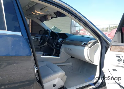 2014 Mercedes-Benz E 350 z USA, uszkodzony, nr VIN WDDHF5KB6EA828591